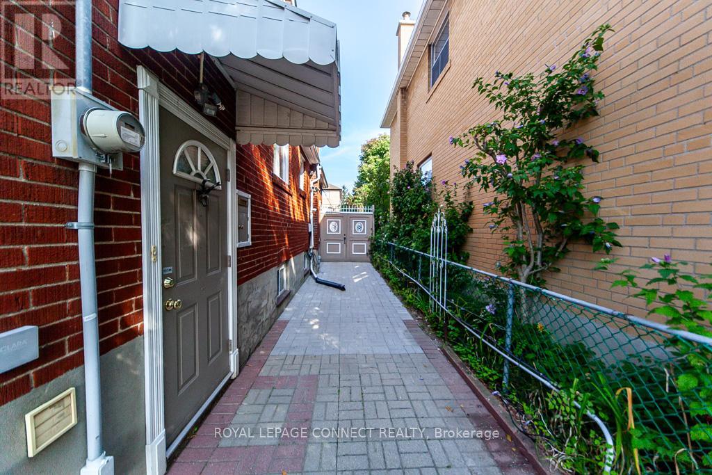 30 East Drive E, Toronto, Ontario  M6N 2N7 - Photo 38 - W12407772