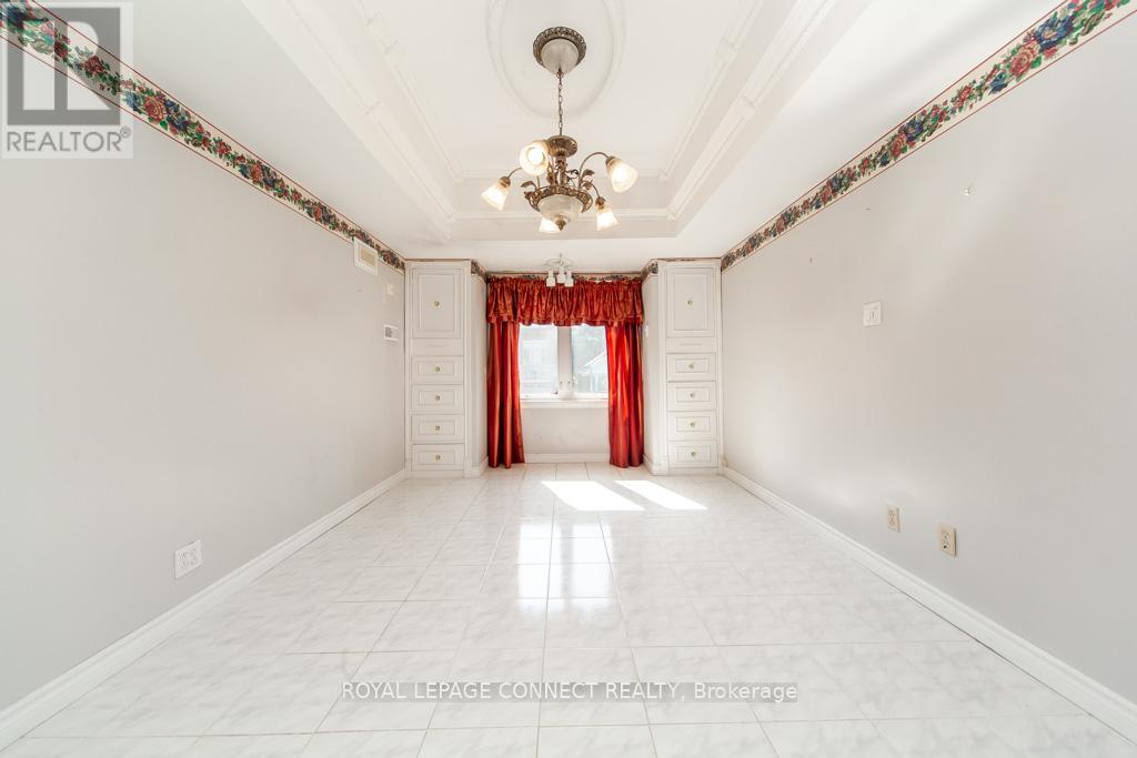 30 East Drive E, Toronto, Ontario  M6N 2N7 - Photo 11 - W12407772