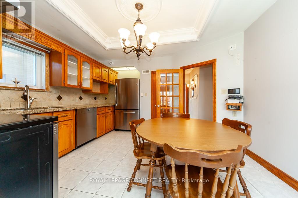 30 East Drive E, Toronto, Ontario  M6N 2N7 - Photo 18 - W12407772