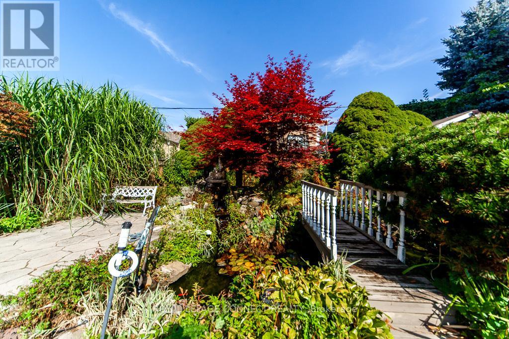 30 East Drive E, Toronto, Ontario  M6N 2N7 - Photo 41 - W12407772