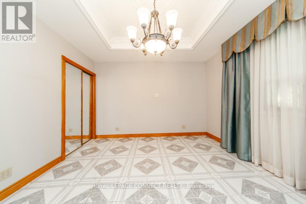 30 East Drive E, Toronto, Ontario  M6N 2N7 - Photo 14 - W12407772
