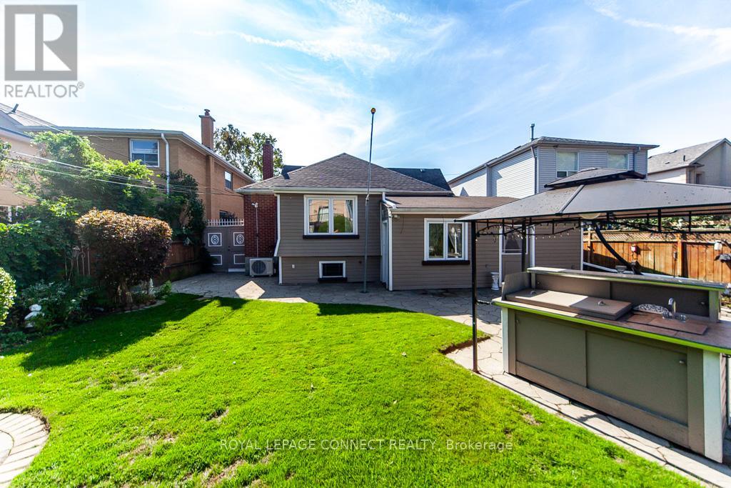 30 East Drive E, Toronto, Ontario  M6N 2N7 - Photo 44 - W12407772