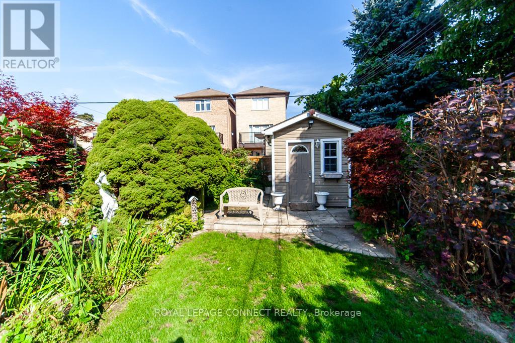 30 East Drive E, Toronto, Ontario  M6N 2N7 - Photo 42 - W12407772