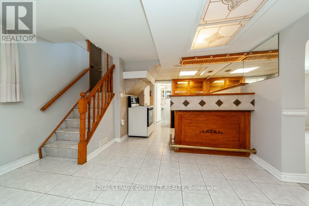 30 East Drive E, Toronto, Ontario  M6N 2N7 - Photo 27 - W12407772