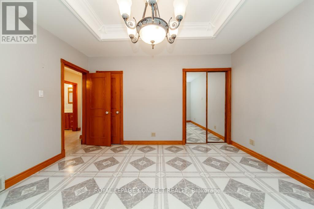 30 East Drive E, Toronto, Ontario  M6N 2N7 - Photo 15 - W12407772