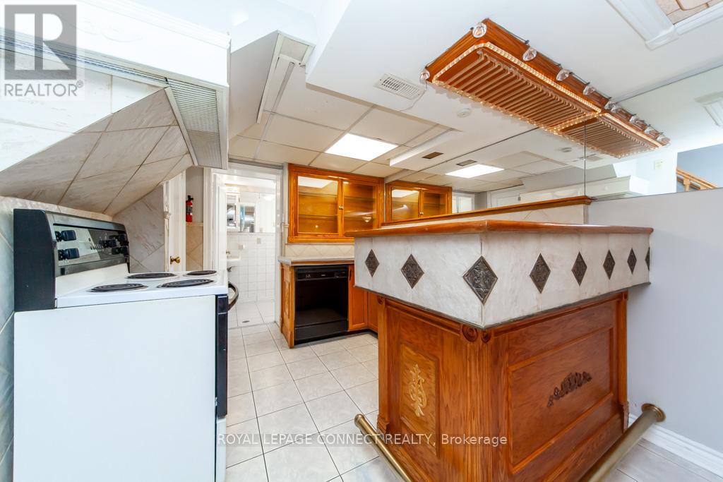 30 East Drive E, Toronto, Ontario  M6N 2N7 - Photo 28 - W12407772