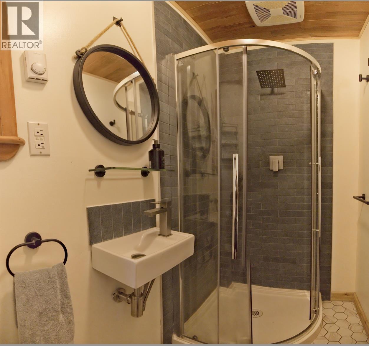 187 S Warbler Road, Galiano Island, British Columbia  V0N 1P0 - Photo 17 - R3047187