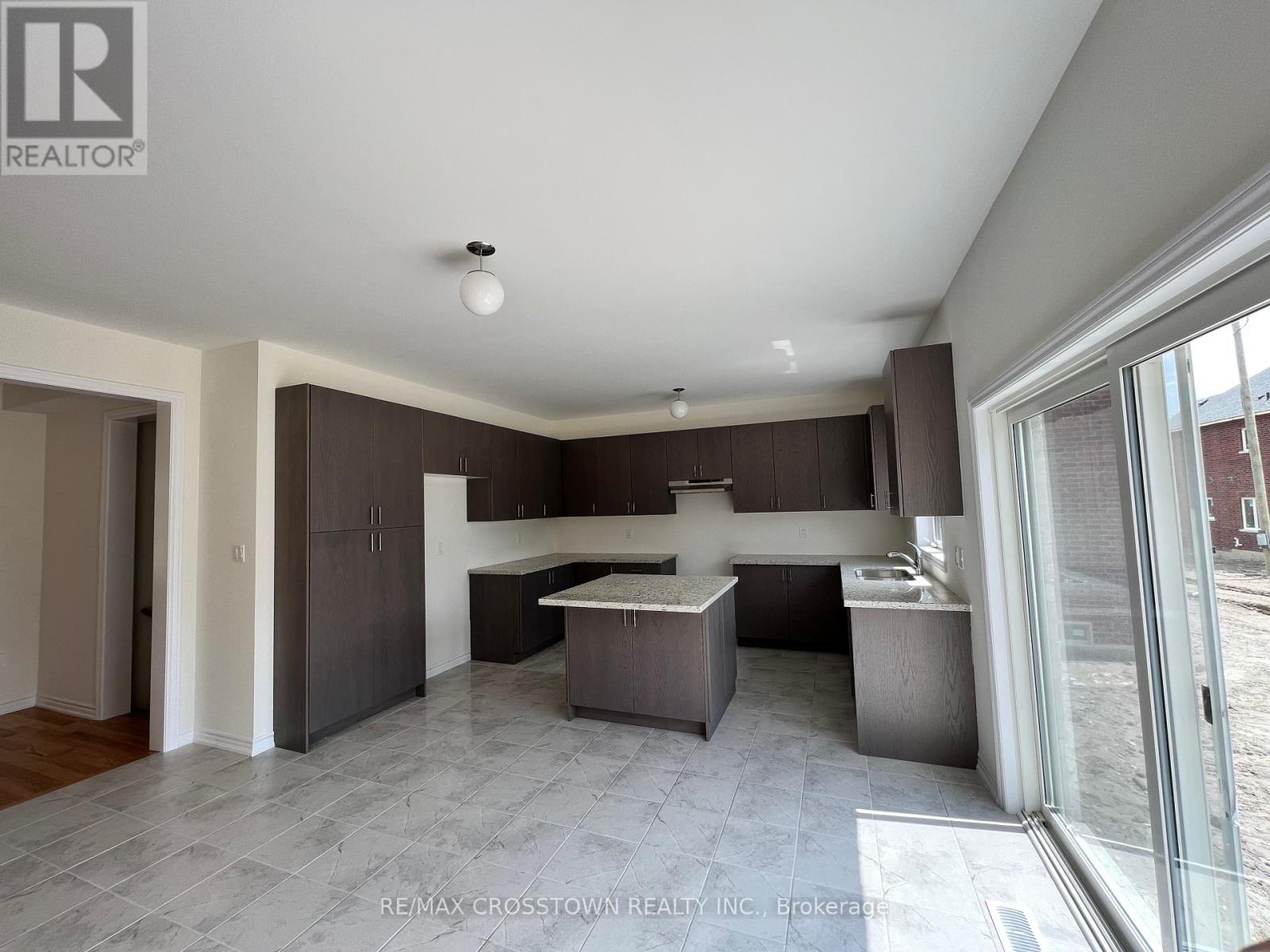1099 Cole Street, Innisfil, Ontario  L9S 0J9 - Photo 10 - N12407832