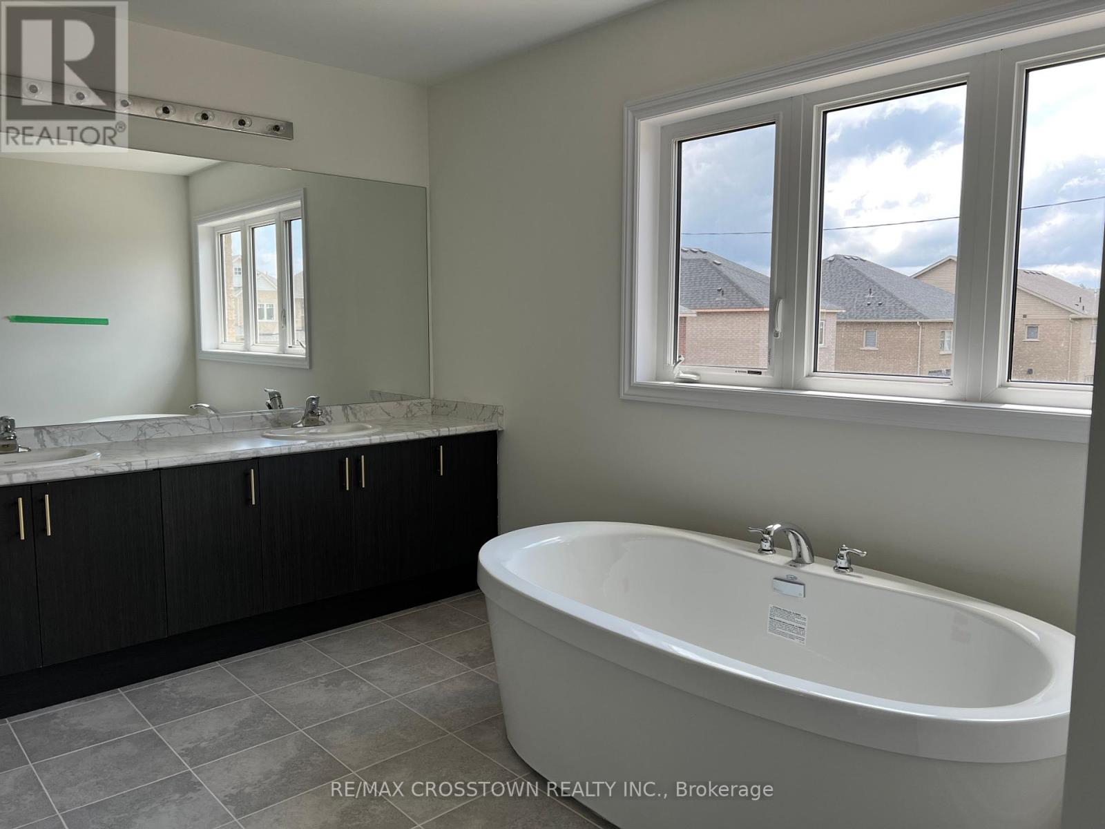 1099 Cole Street, Innisfil, Ontario  L9S 0J9 - Photo 4 - N12407832