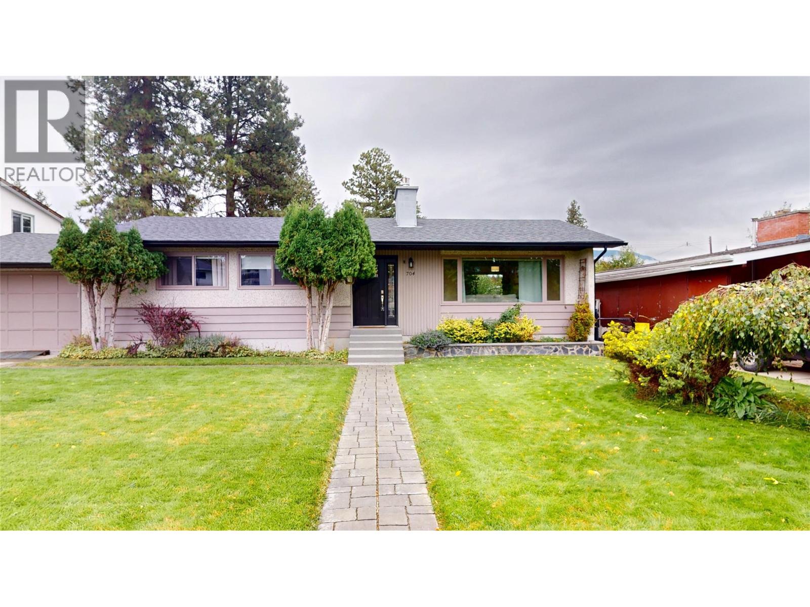 704 12th Avenue S, Cranbrook, British Columbia