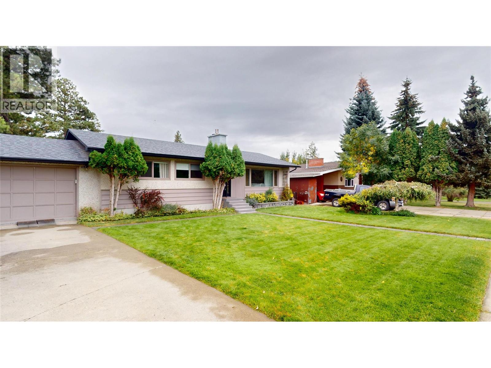 704 12th Avenue S, Cranbrook, British Columbia  V1C 2T2 - Photo 2 - 10363104