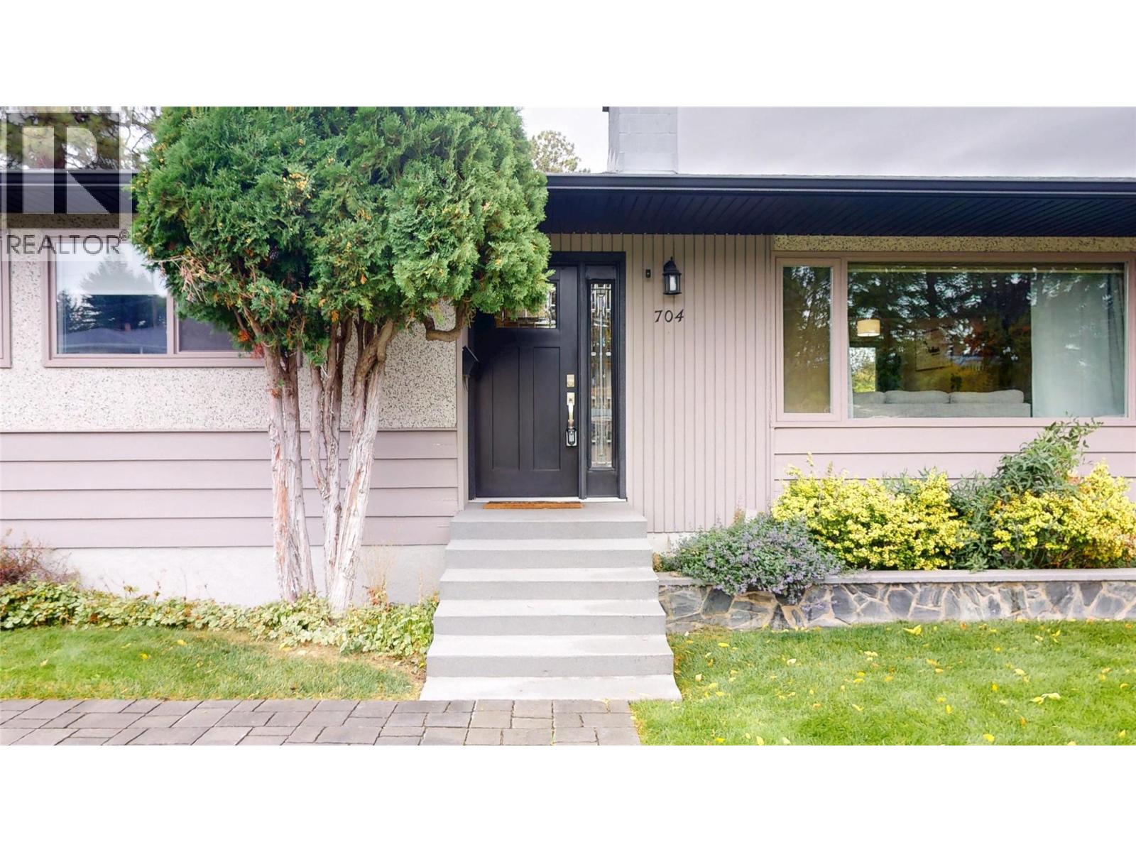 704 12th Avenue S, Cranbrook, British Columbia  V1C 2T2 - Photo 3 - 10363104