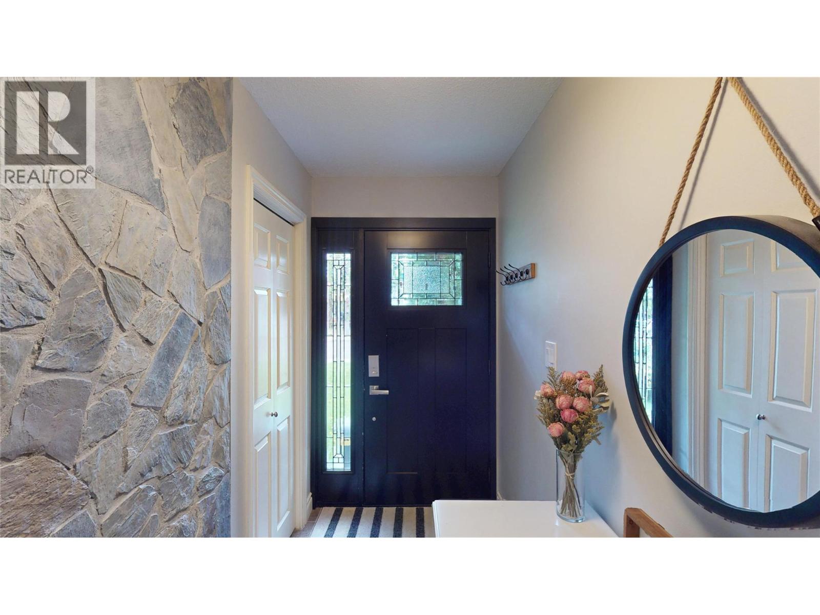 704 12th Avenue S, Cranbrook, British Columbia  V1C 2T2 - Photo 4 - 10363104