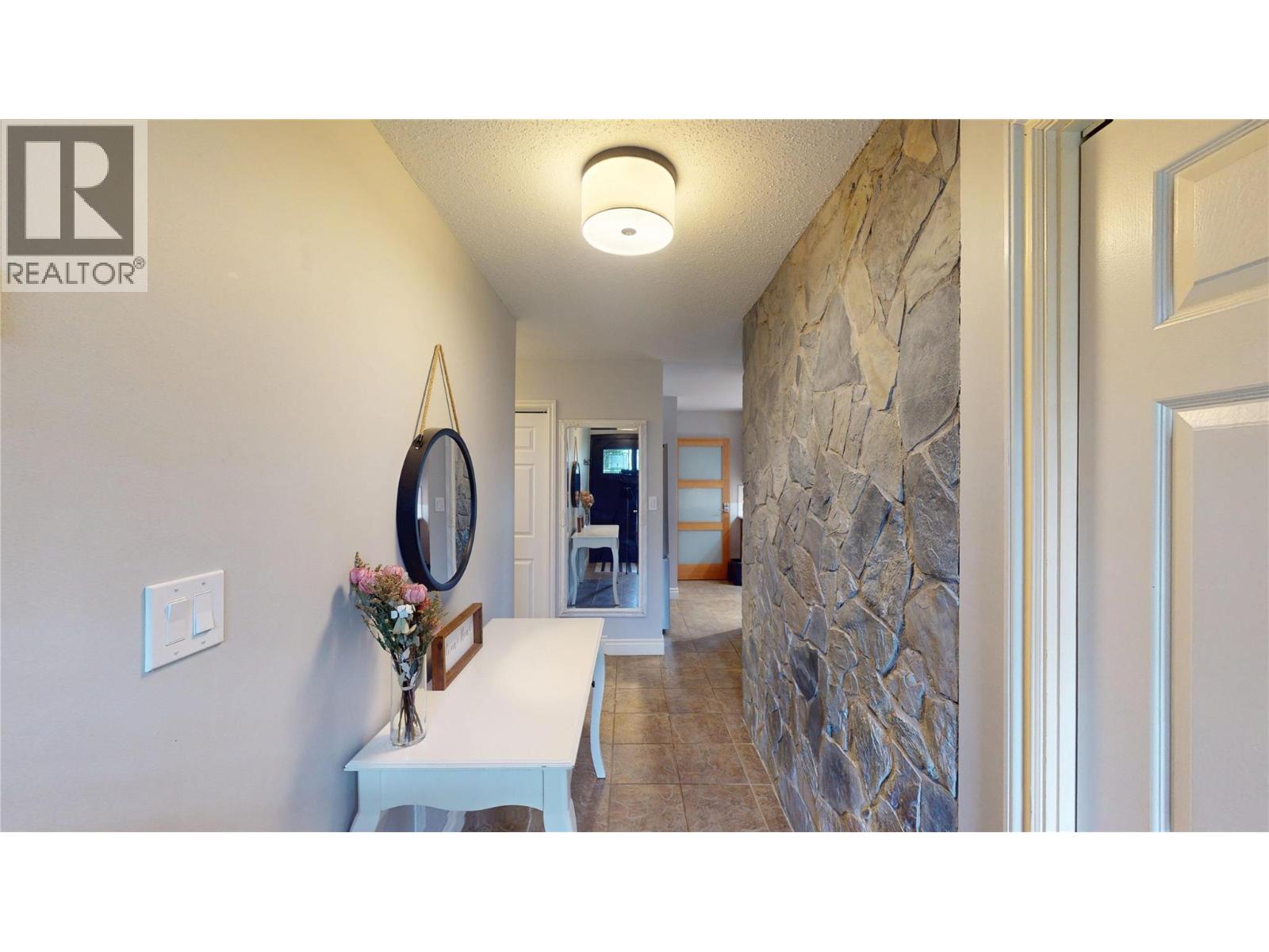 704 12th Avenue S, Cranbrook, British Columbia  V1C 2T2 - Photo 5 - 10363104