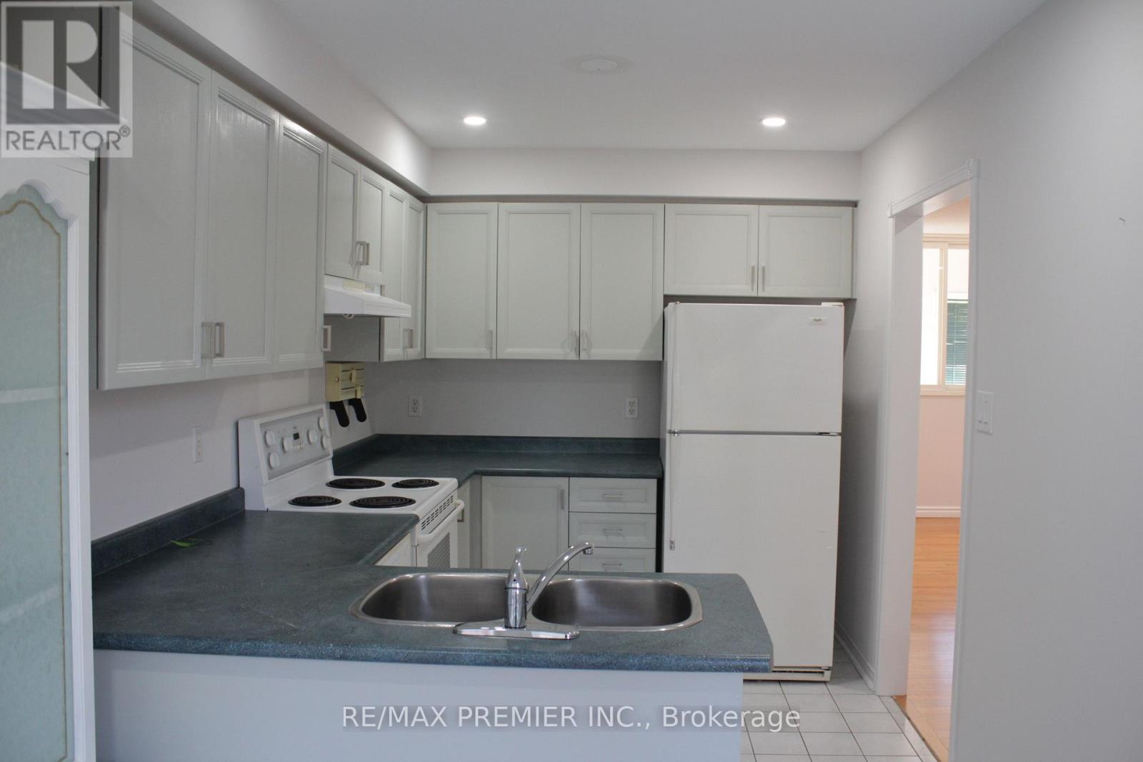 164 Royal Valley Drive, Caledon, Ontario  L7C 1B7 - Photo 12 - W12407846