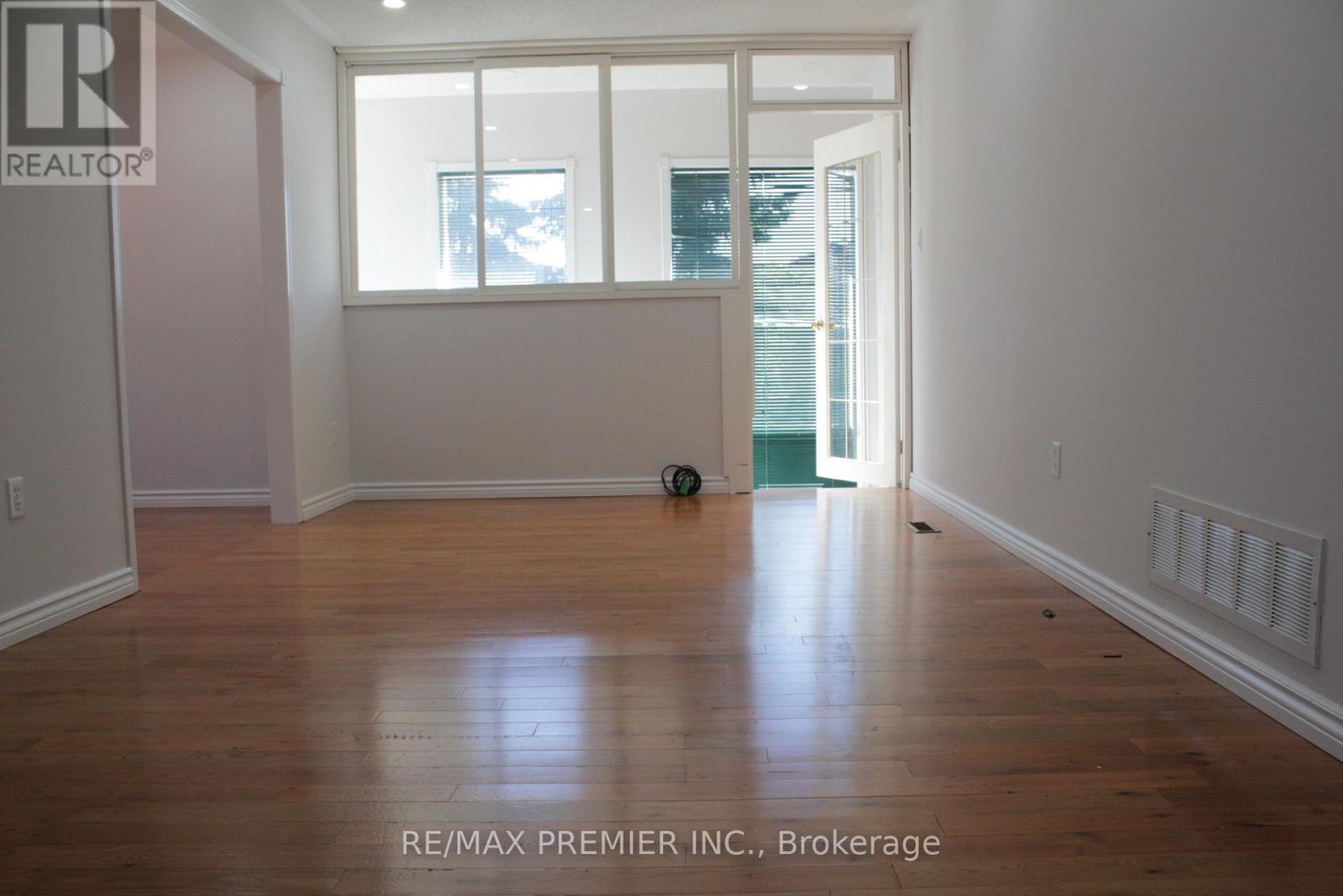 164 Royal Valley Drive, Caledon, Ontario  L7C 1B7 - Photo 7 - W12407846