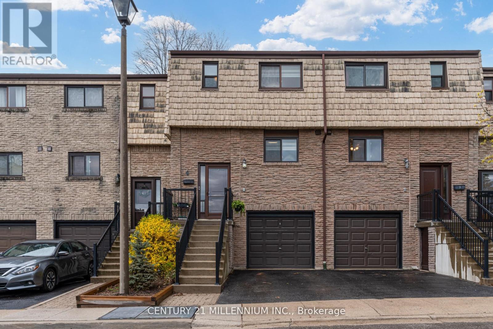 4 - 1536 Sixth Line, Oakville, Ontario  L6H 2P2 - Photo 1 - W12407863