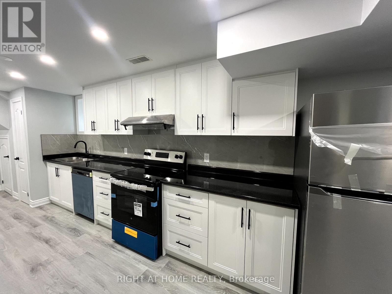Basement - 22 Amboise Crescent, Brampton, Ontario  L7A 2R2 - Photo 3 - W12407867