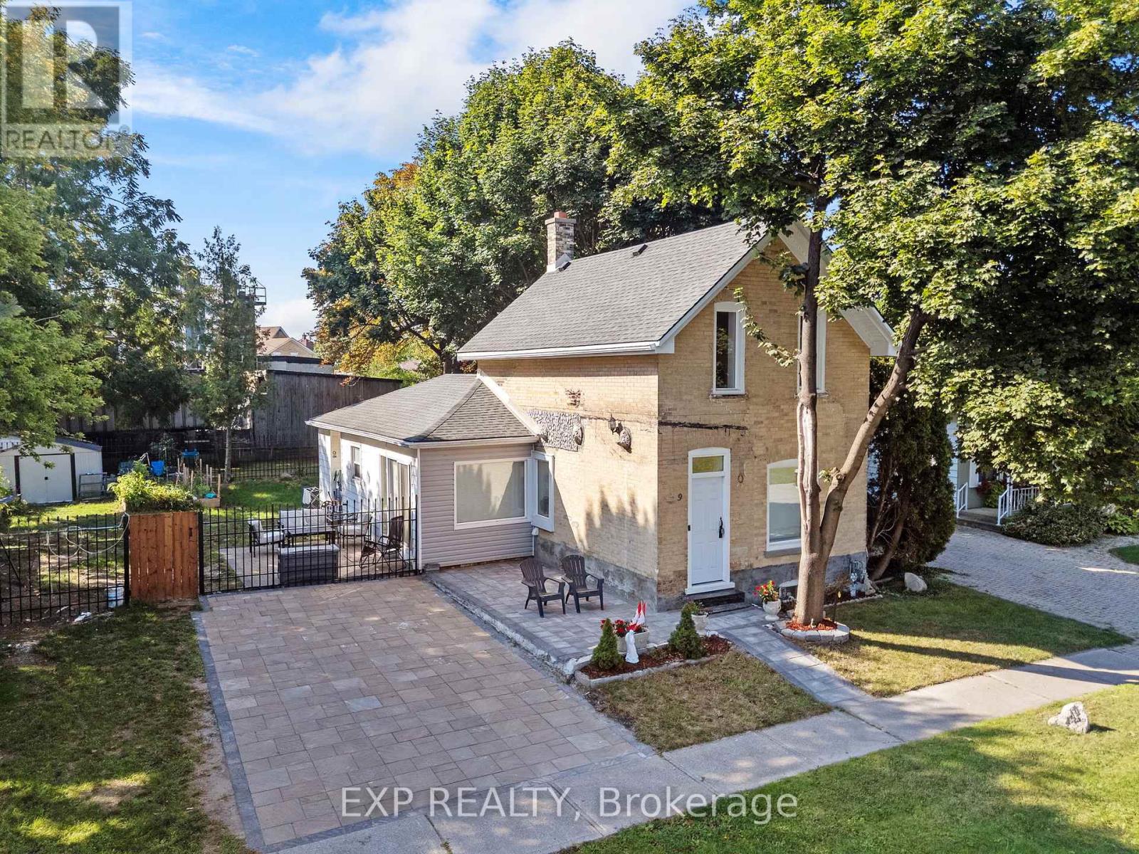9 Ann Street, Lambton Shores, Ontario  N0N 1J0 - Photo 1 - X12407911