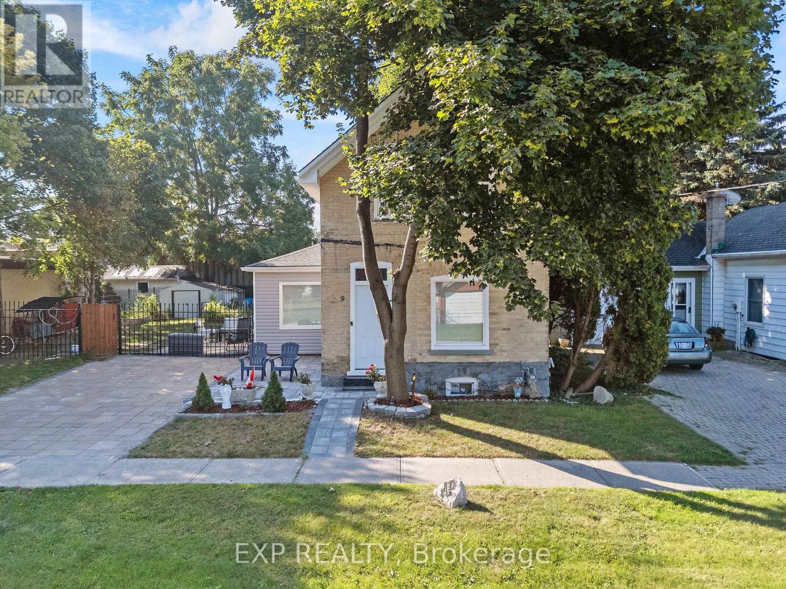 9 Ann Street, Lambton Shores, Ontario  N0N 1J0 - Photo 2 - X12407911