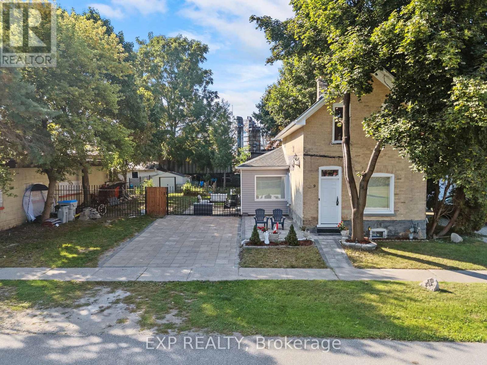 9 Ann Street, Lambton Shores, Ontario  N0N 1J0 - Photo 3 - X12407911