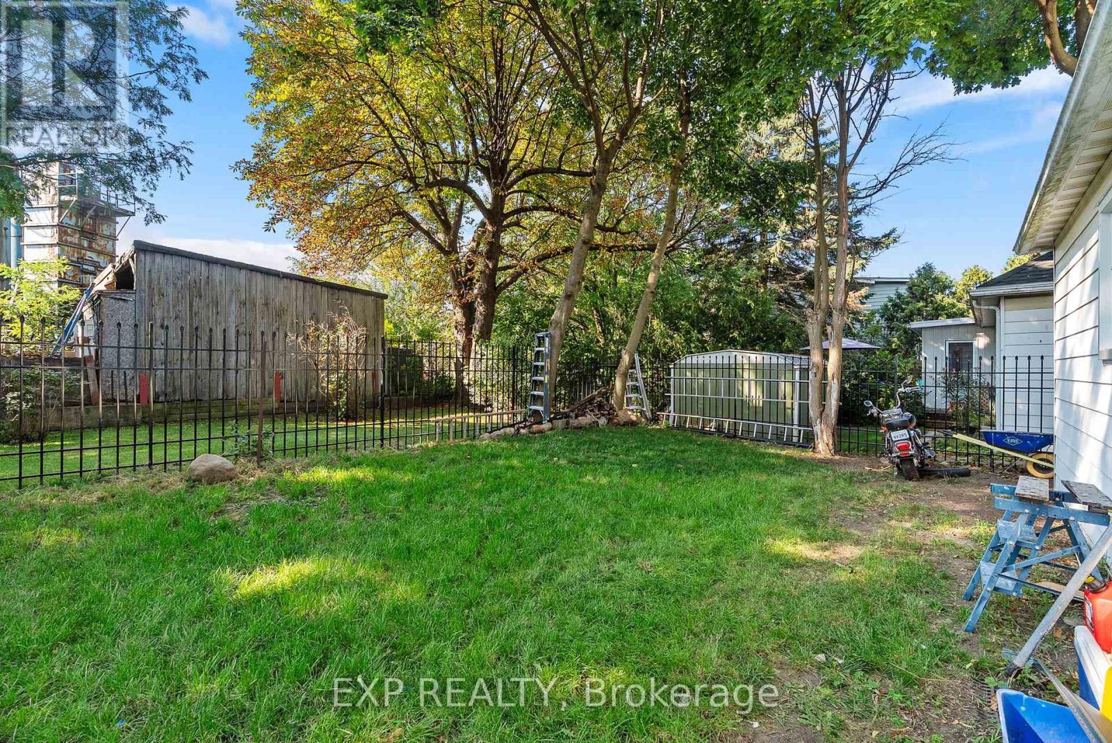 9 Ann Street, Lambton Shores, Ontario  N0N 1J0 - Photo 34 - X12407911