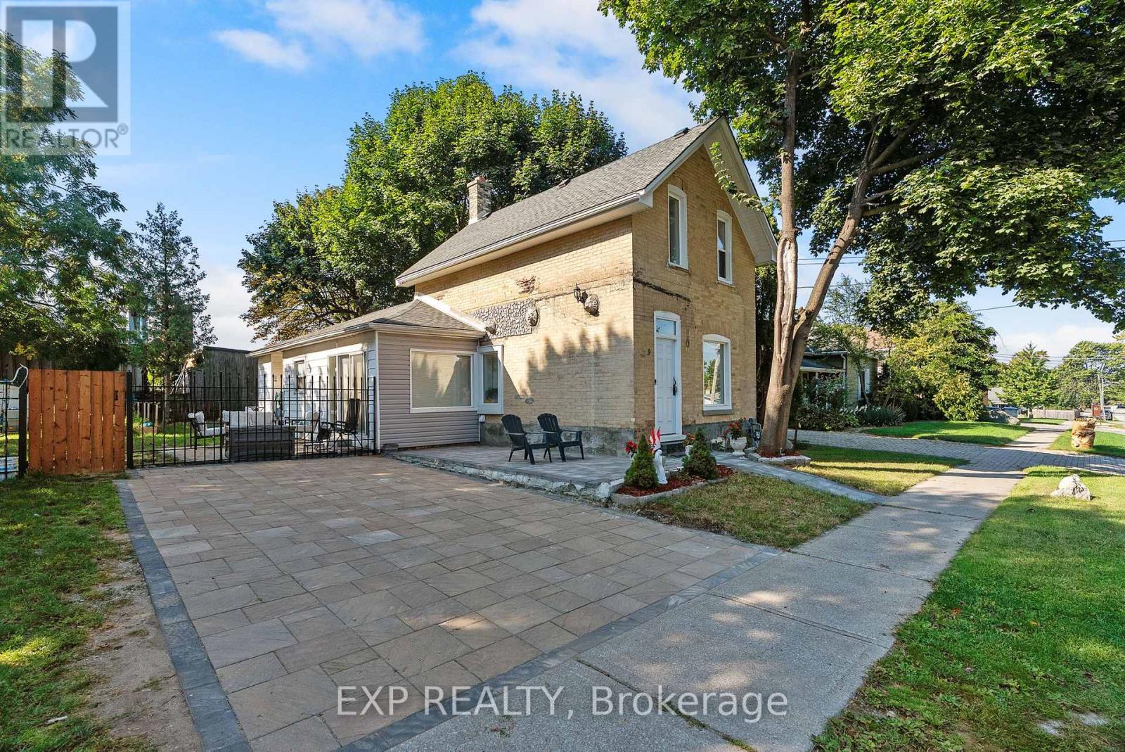 9 Ann Street, Lambton Shores, Ontario  N0N 1J0 - Photo 4 - X12407911