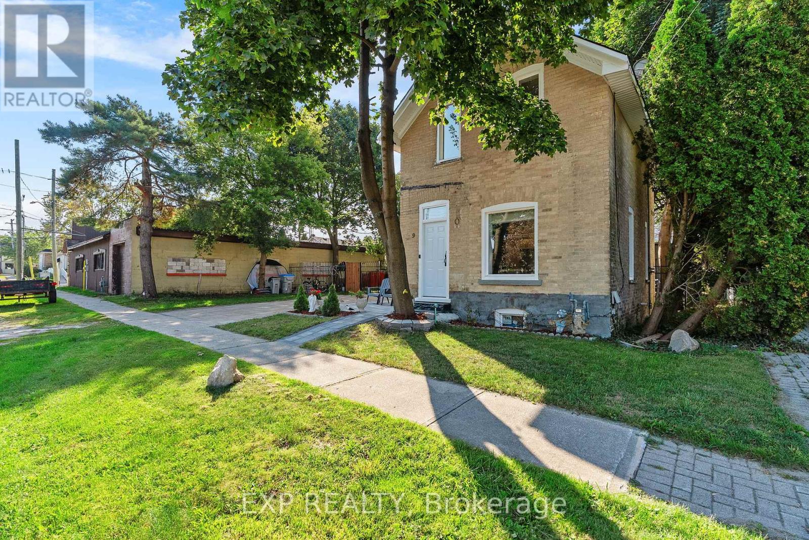 9 Ann Street, Lambton Shores, Ontario  N0N 1J0 - Photo 5 - X12407911