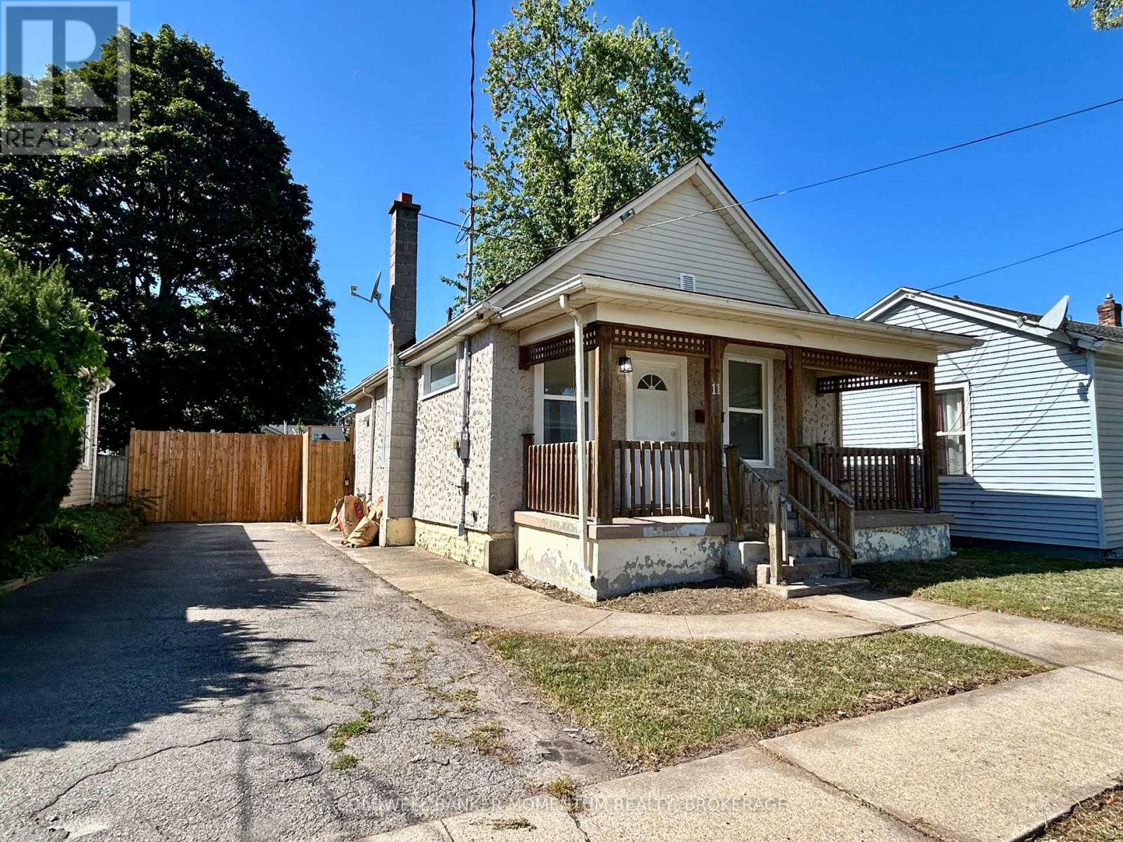 11 Greenlaw Place, St. Catharines, Ontario  L2R 4S5 - Photo 2 - X12402986