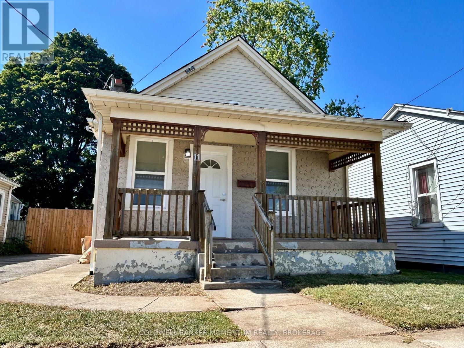 11 Greenlaw Place, St. Catharines, Ontario  L2R 4S5 - Photo 3 - X12402986