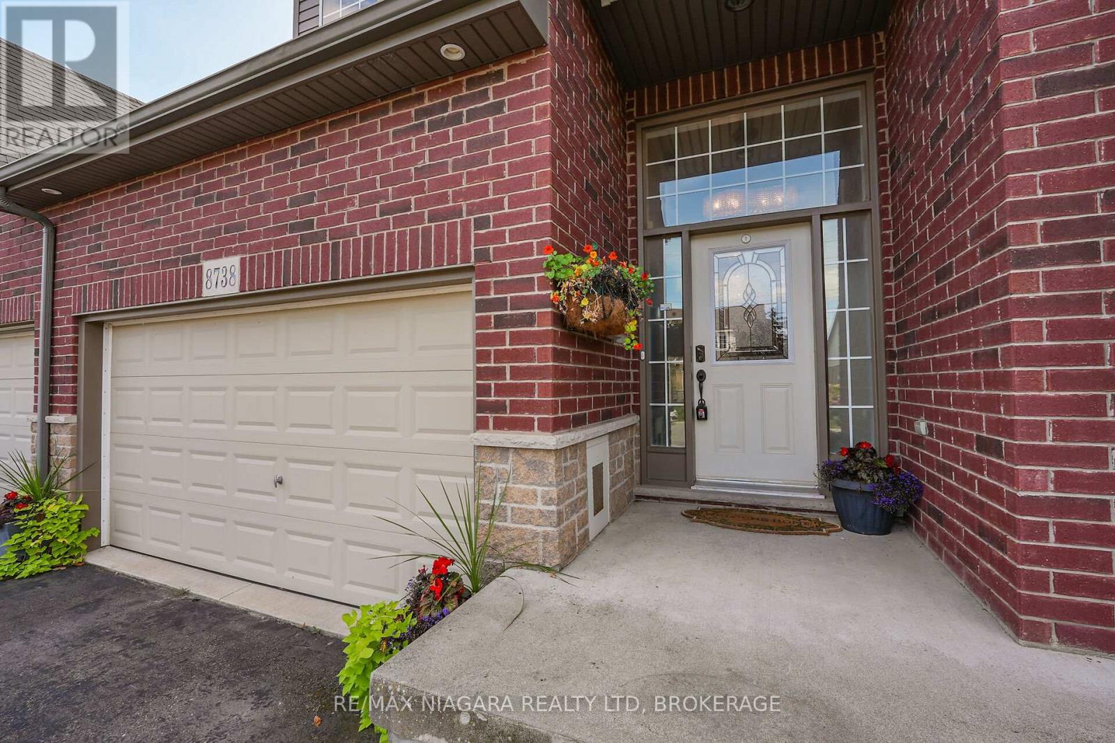 8738 Upper Canada Drive, Niagara Falls, Ontario  L2H 0B8 - Photo 33 - X12406452
