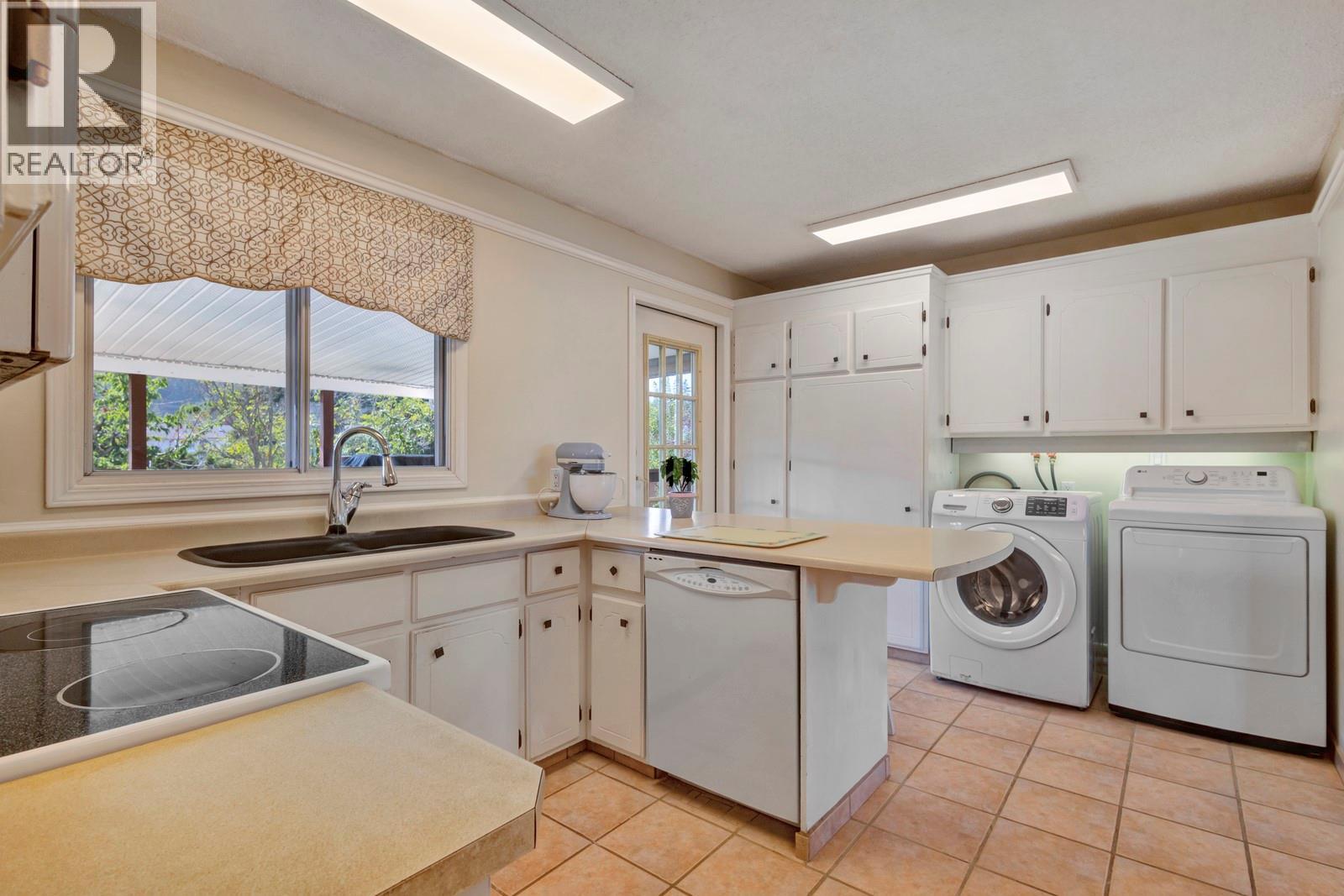 2917 Springfield Road, Kelowna, British Columbia  V1X 4N5 - Photo 11 - 10361354