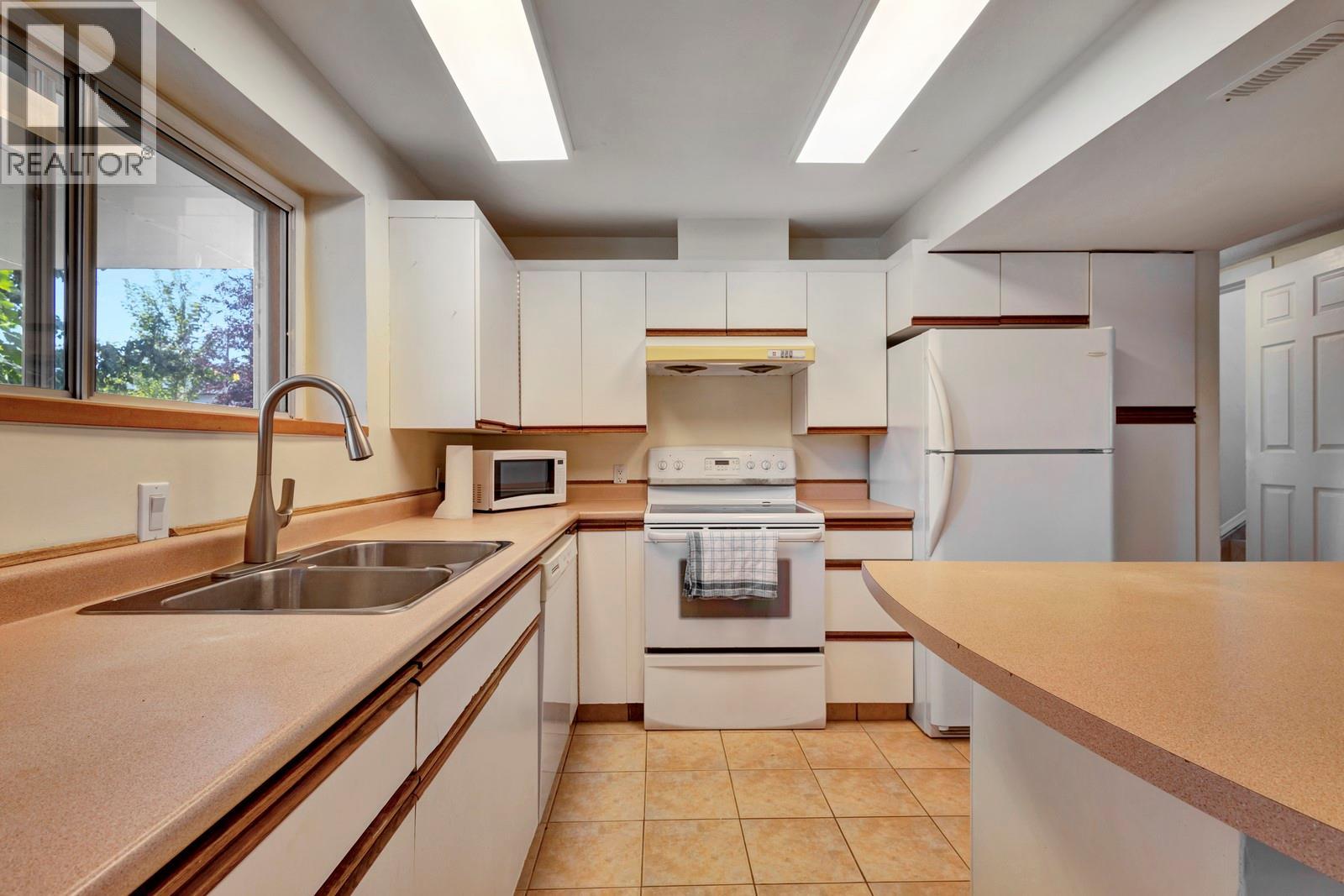 2917 Springfield Road, Kelowna, British Columbia  V1X 4N5 - Photo 26 - 10361354