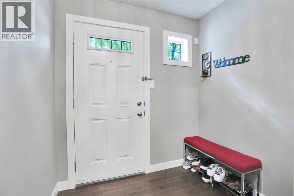 101 Pantego Lane Nw, Calgary, Alberta  T3K 0T1 - Photo 3 - A2251132