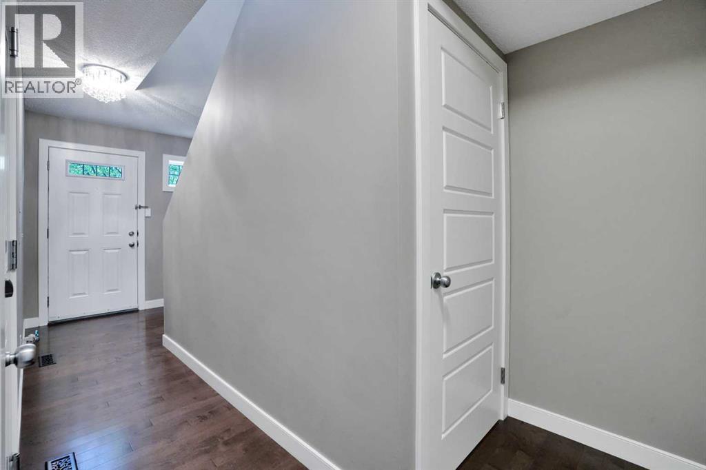 101 Pantego Lane Nw, Calgary, Alberta  T3K 0T1 - Photo 4 - A2251132