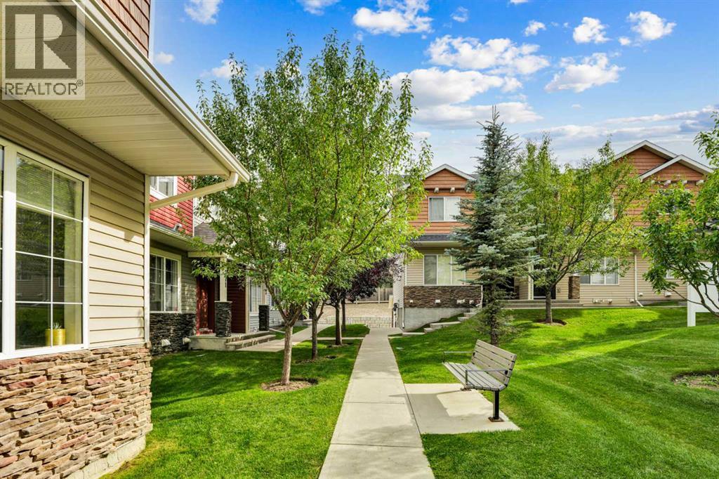 101 Pantego Lane Nw, Calgary, Alberta  T3K 0T1 - Photo 2 - A2251132