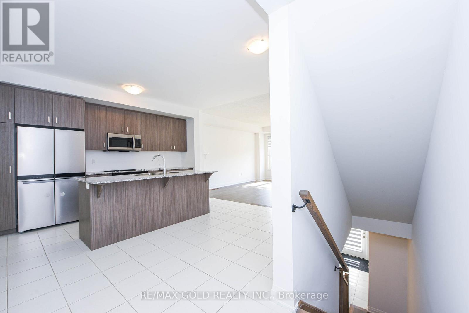 48 Windtree Way, Halton Hills (Georgetown), Ontario  L7G 0P6 - Photo 13 - W12407870