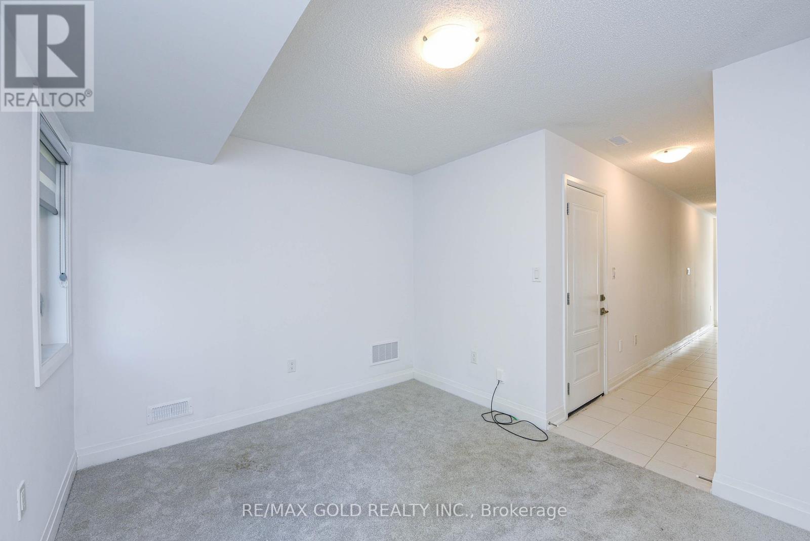 48 Windtree Way, Halton Hills (Georgetown), Ontario  L7G 0P6 - Photo 9 - W12407870