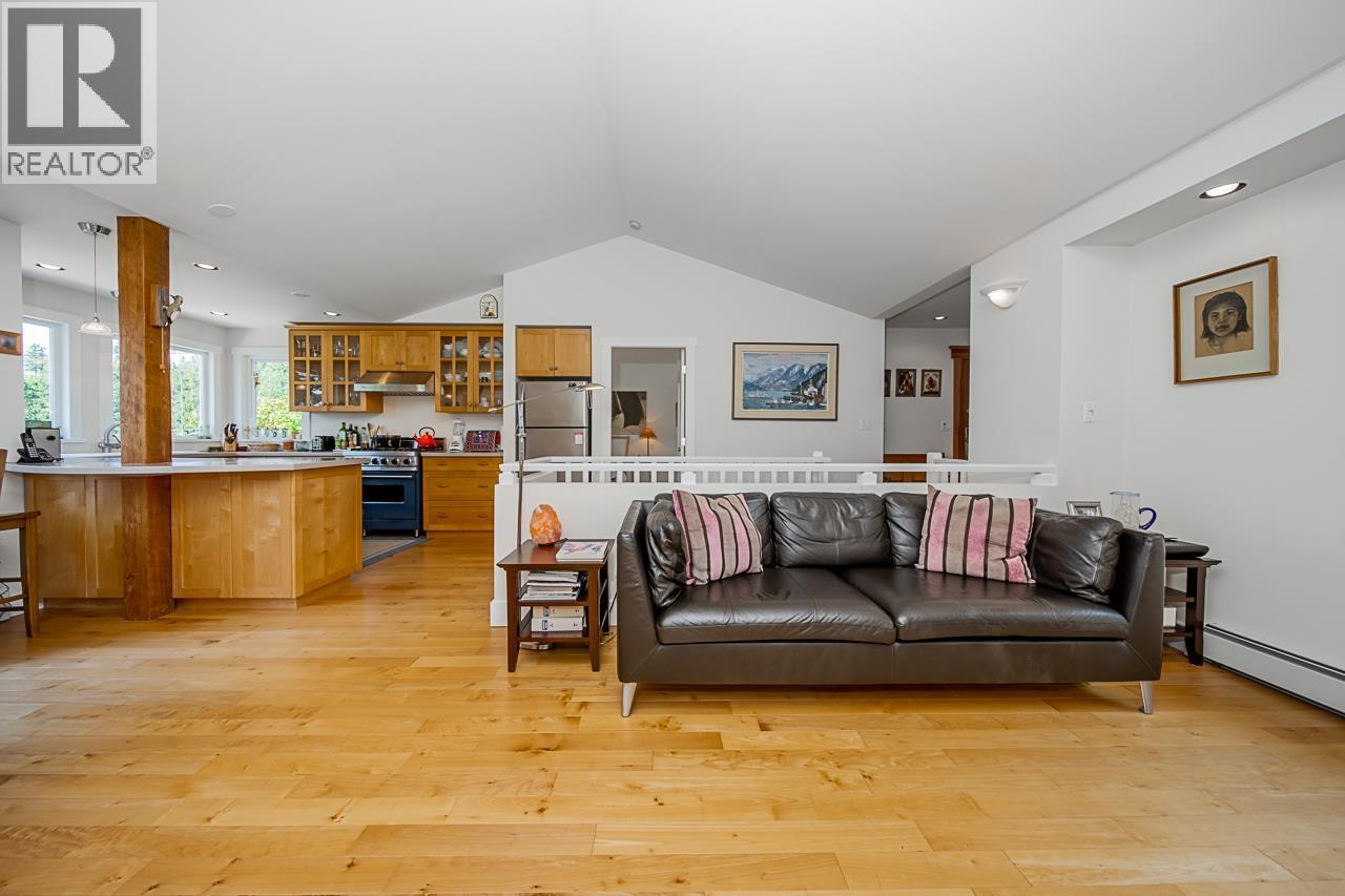 6245 Nelson Avenue, West Vancouver, British Columbia  V7W 2A2 - Photo 4 - R3048190