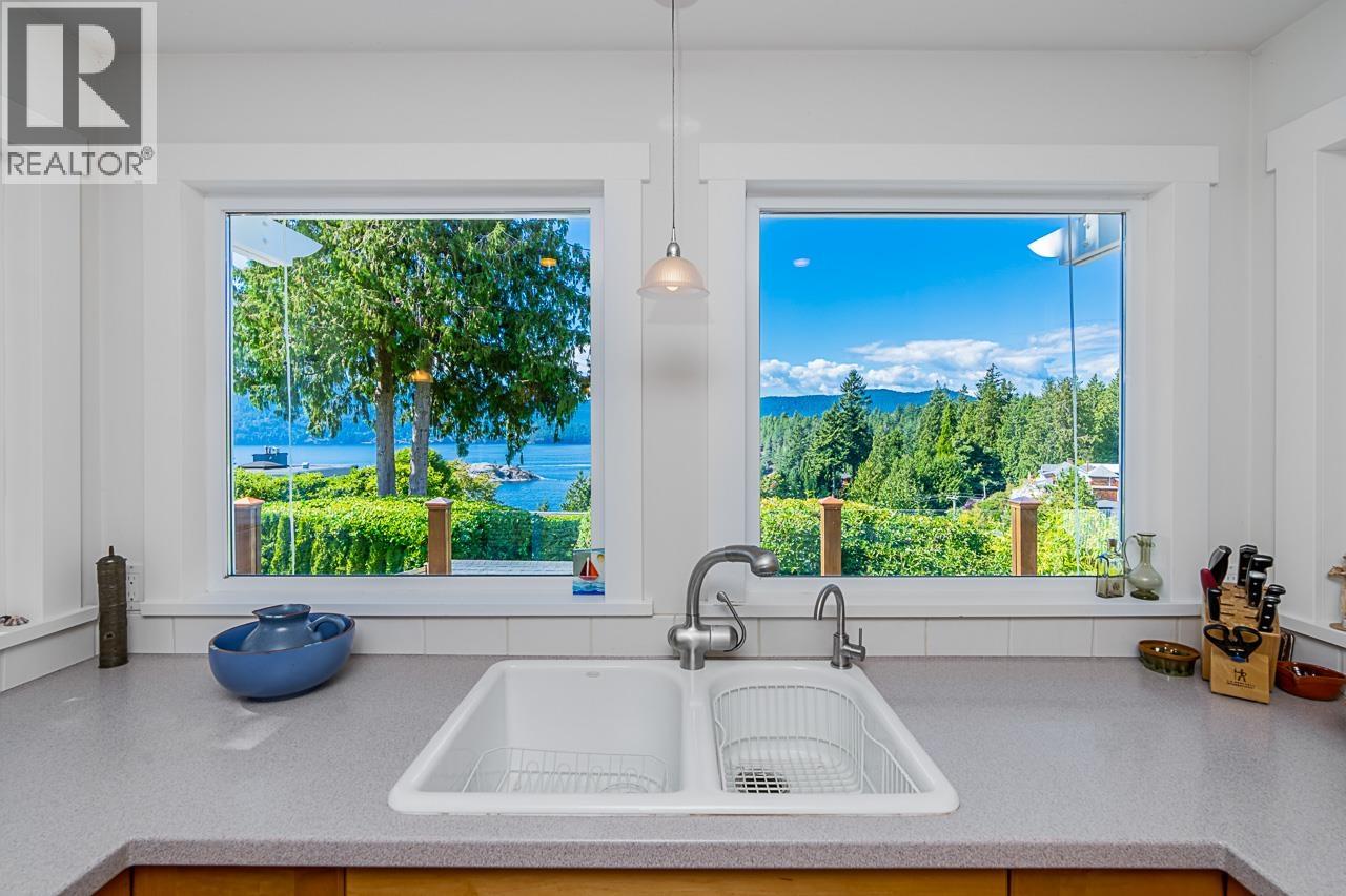 6245 Nelson Avenue, West Vancouver, British Columbia  V7W 2A2 - Photo 5 - R3048190