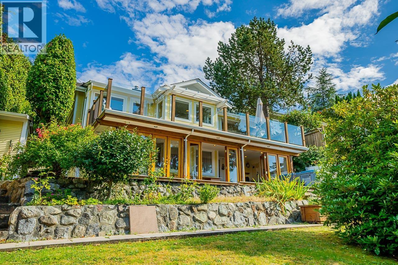 6245 Nelson Avenue, West Vancouver, British Columbia  V7W 2A2 - Photo 2 - R3048190