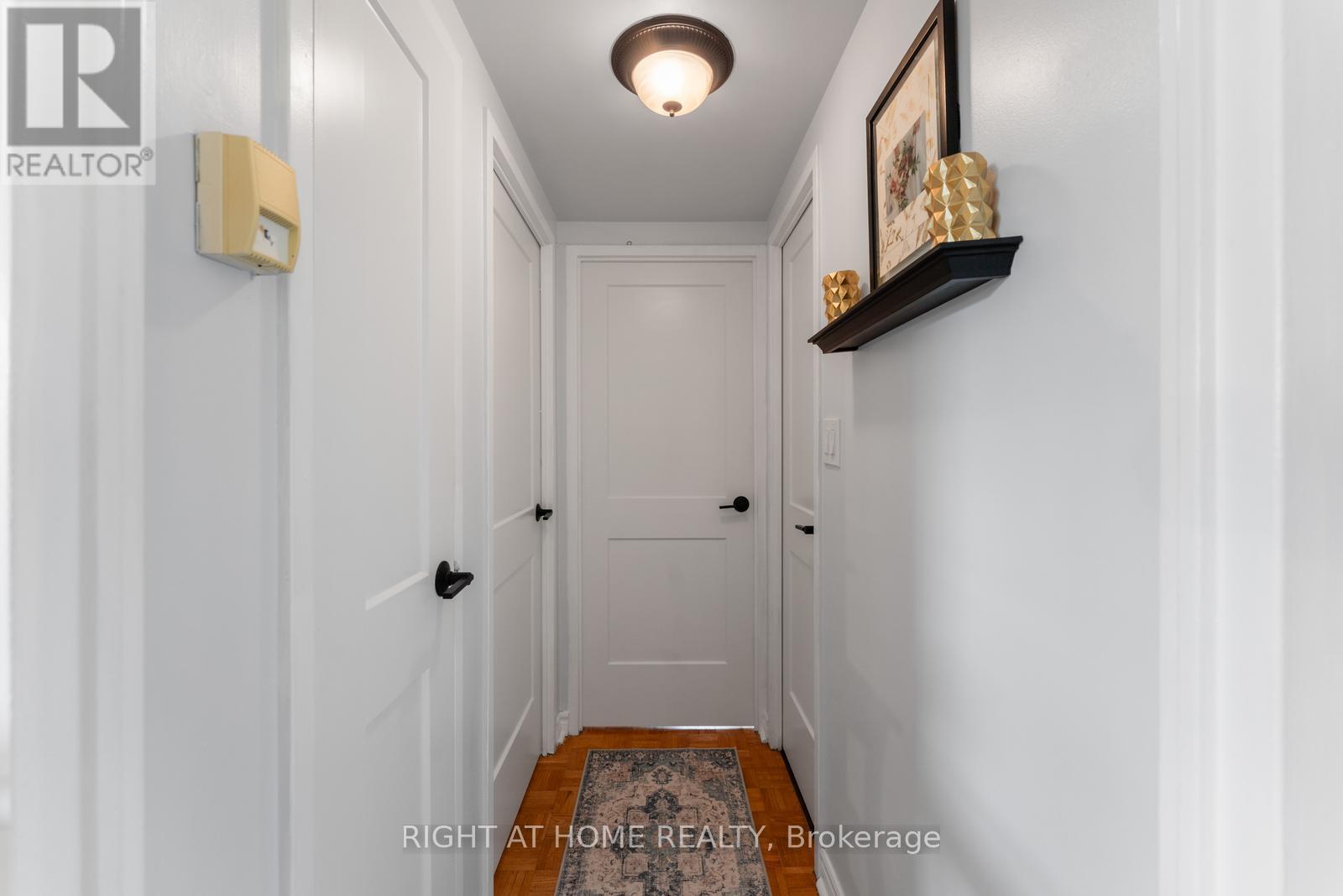 817 - 40 Homewood Avenue, Toronto, Ontario  M4Y 2K2 - Photo 16 - C12407905