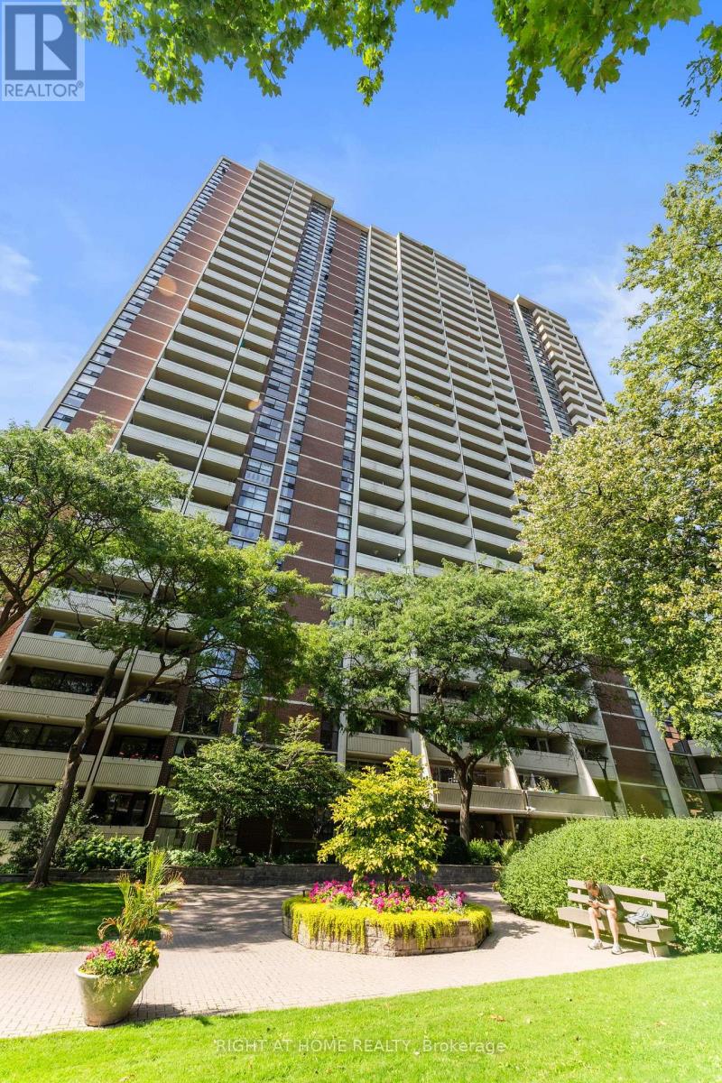 817 - 40 Homewood Avenue, Toronto, Ontario  M4Y 2K2 - Photo 3 - C12407905