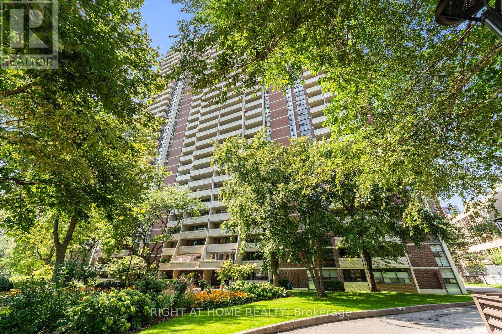 817 - 40 Homewood Avenue, Toronto, Ontario  M4Y 2K2 - Photo 34 - C12407905