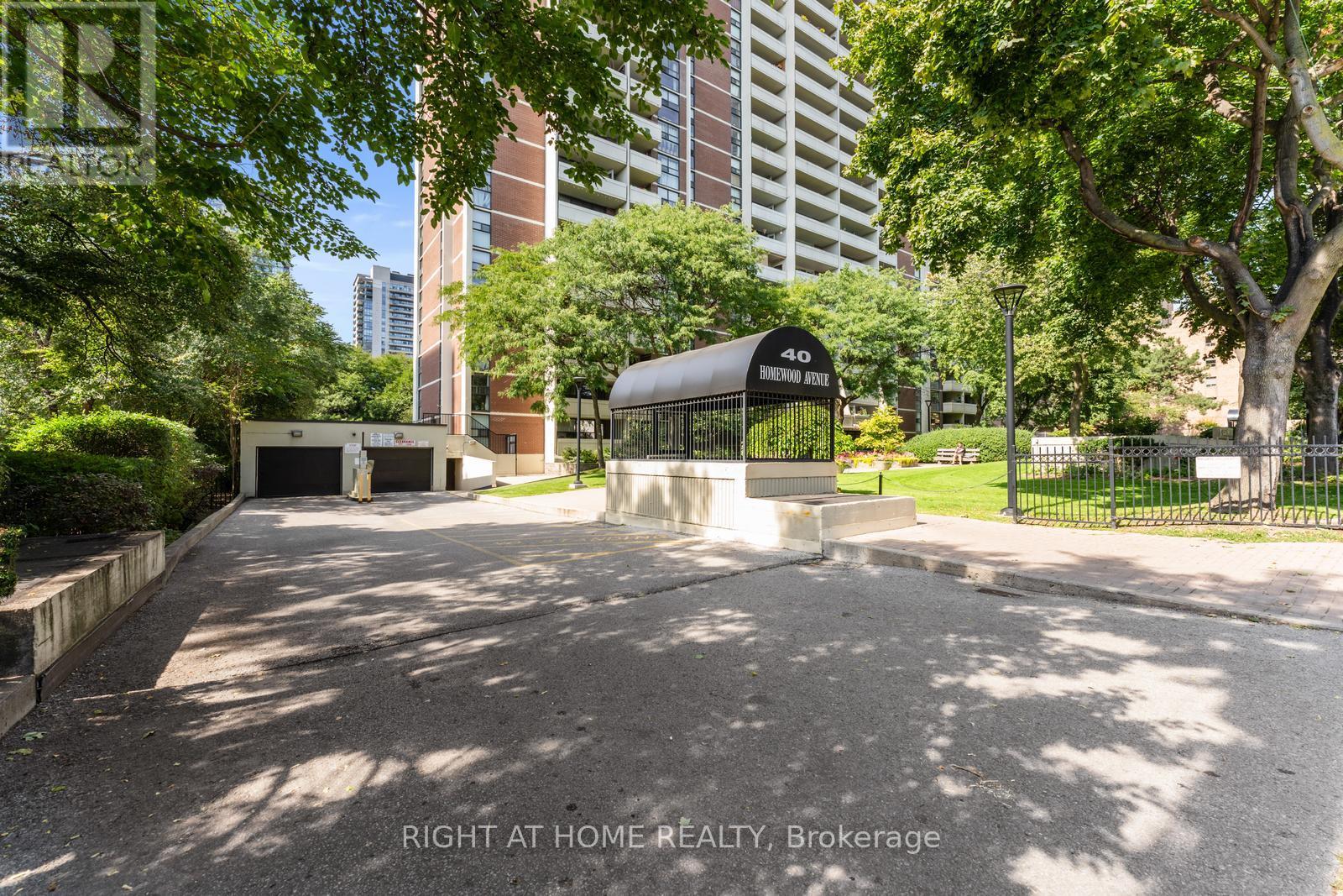 817 - 40 Homewood Avenue, Toronto, Ontario  M4Y 2K2 - Photo 4 - C12407905