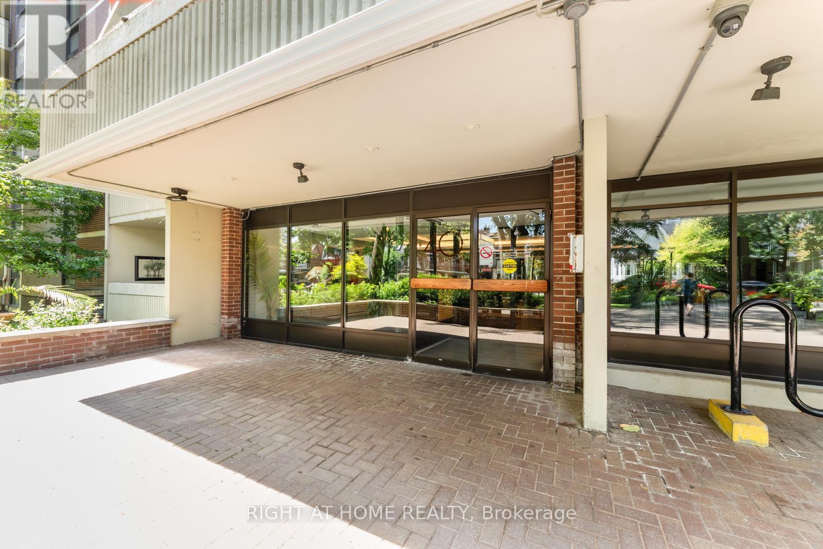 817 - 40 Homewood Avenue, Toronto, Ontario  M4Y 2K2 - Photo 6 - C12407905