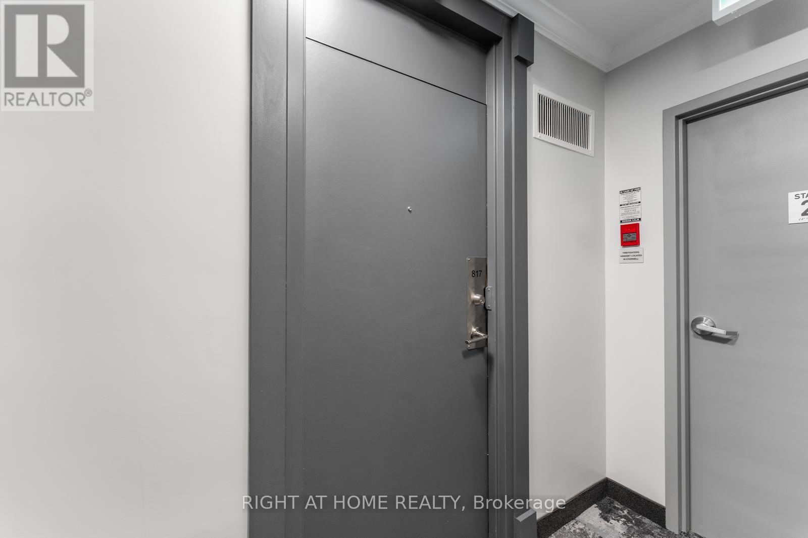 817 - 40 Homewood Avenue, Toronto, Ontario  M4Y 2K2 - Photo 7 - C12407905