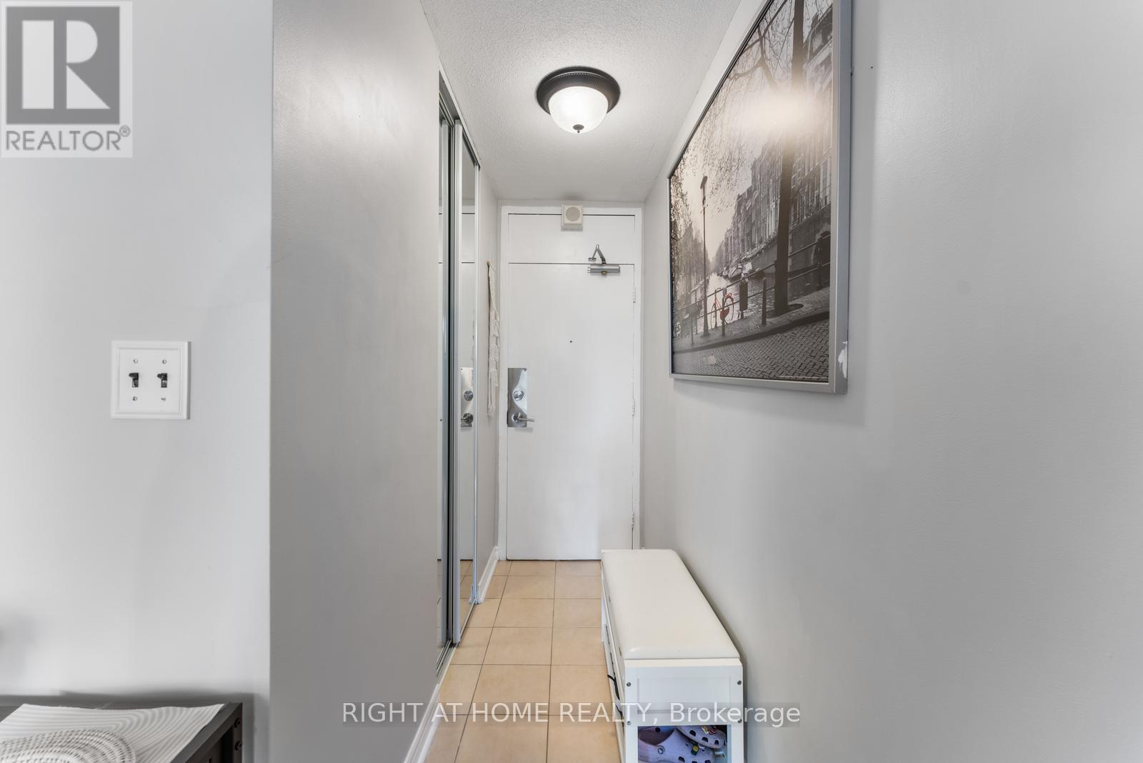 817 - 40 Homewood Avenue, Toronto, Ontario  M4Y 2K2 - Photo 8 - C12407905