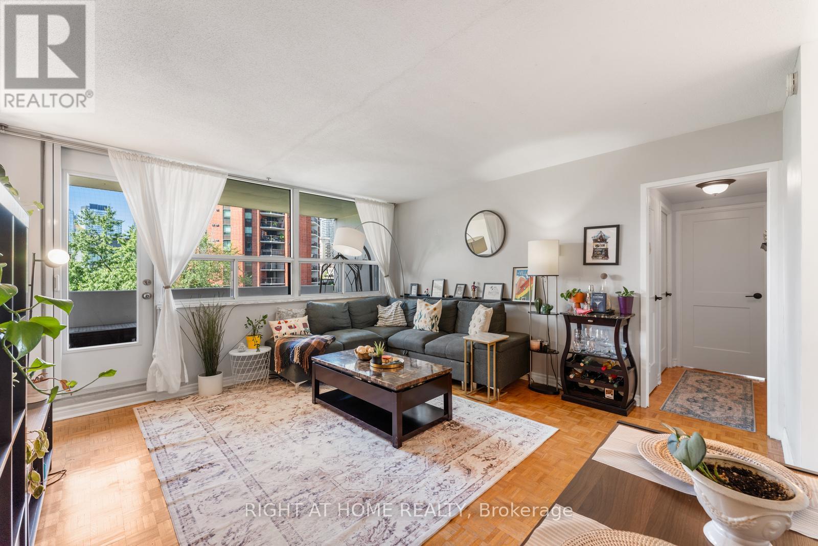817 - 40 Homewood Avenue, Toronto, Ontario  M4Y 2K2 - Photo 9 - C12407905