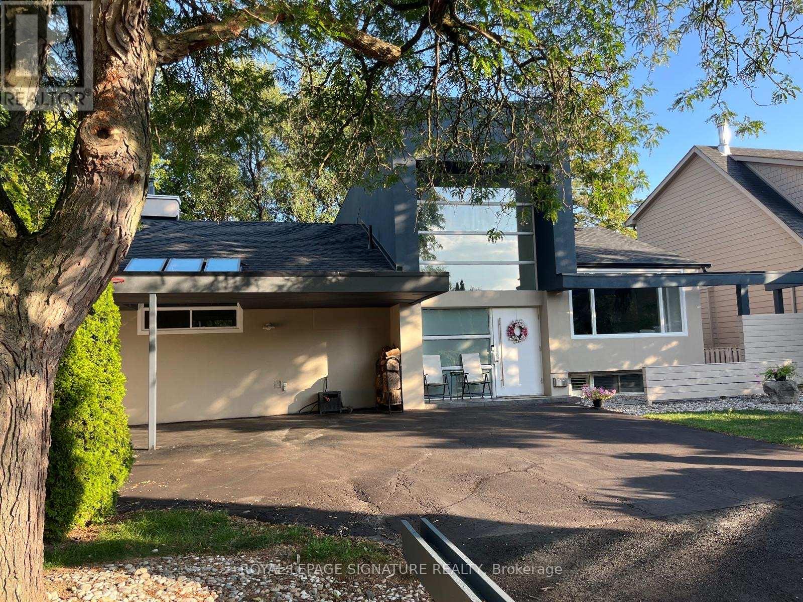 90 Berkinshaw Crescent, Toronto, Ontario  M3B 2T2 - Photo 2 - C12407917